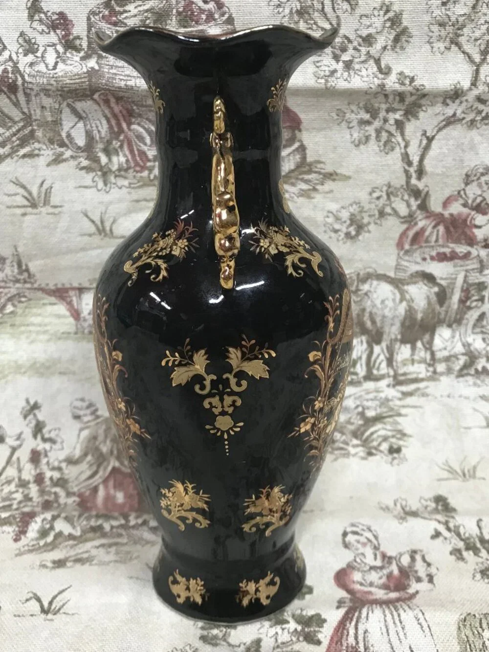 Chinese Vintage Black & Gold Art Porcelain Vase